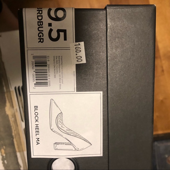 BANANA REPUBLIC shiny burgundy heel - Picture 7 of 7